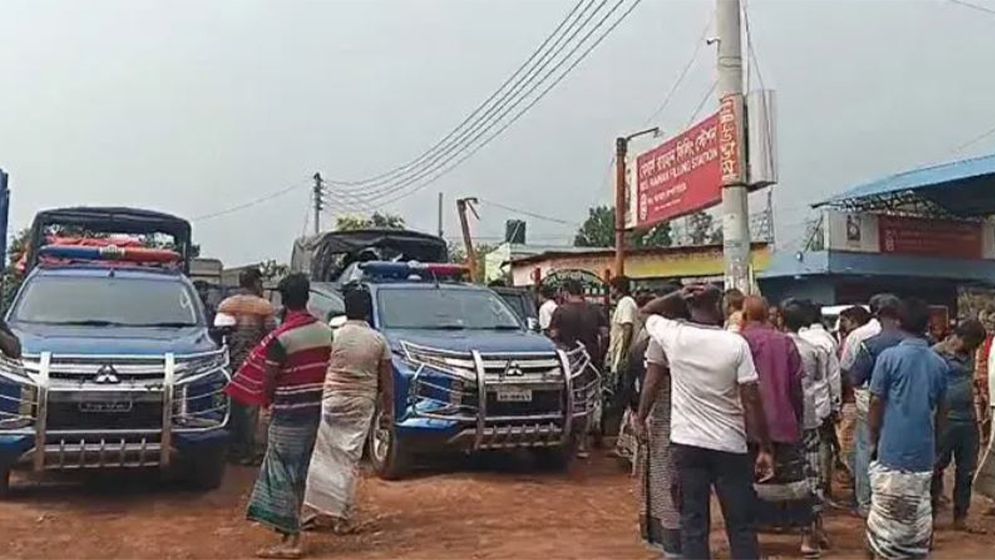 তেল পাম্পে পুলিশ কনস্টেবলকে বিএনপি নেতার ‘থাপ্পড়’