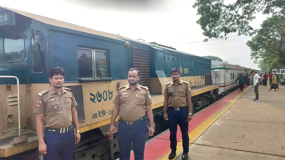 ইঞ্জিন বিকল, ফেনী স্টেশনে আটকা চট্টলা এক্সপ্রেস