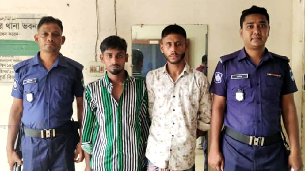 ‘পীর’ হত্যাকাণ্ড: ভিডিও ফুটেজে শনাক্ত দুই যুবক গ্রেপ্তার