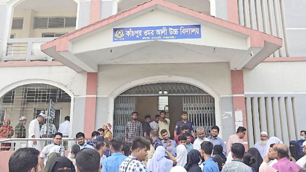 ২০২৫ সালের প্রশ্নপত্রে দেড় ঘণ্টা পরীক্ষা দিলো শিক্ষার্থীরা