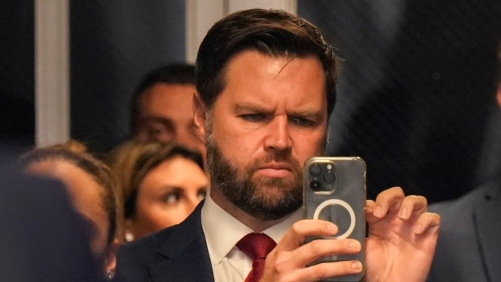 ২১ ঘণ্টার বৈঠকে যে কারণে ১২ বার ট্রাম্পকে ফোন করেছিলেন ভ্যান্স