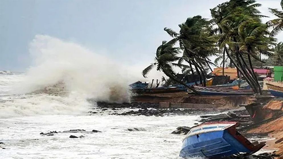 ৪ সমুদ্রবন্দরে ৩ নম্বর সতর্ক সংকেত জারি