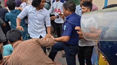 ত্রিমুখী সংঘর্ষে ওসিসহ আহত ২০