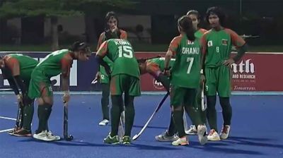 ফাইনালে লড়াই করে হারলো বাংলাদেশের মেয়েরা