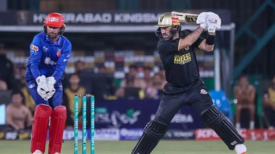 নতুন মাইলফলকে ম্যাক্সওয়েল