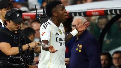 ভিনিসিয়ুসকে মাঠে রেখেই চলে গেল রিয়ালের বাস