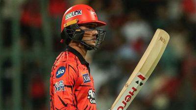 লজ্জার রেকর্ড গড়লেন অভিষেক শর্মা