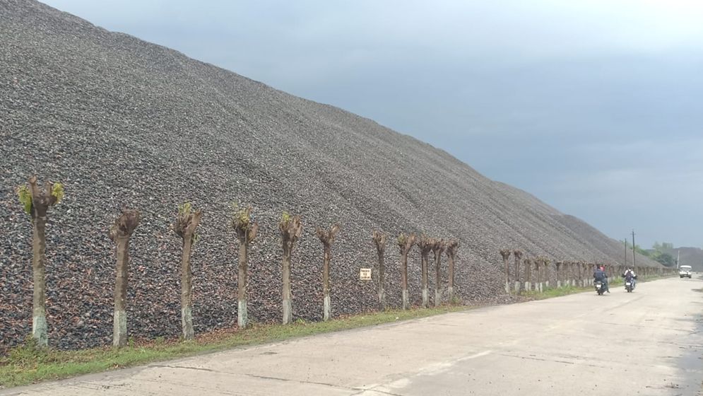 লোকসানের মুখে মধ্যপাড়া পাথরখনি