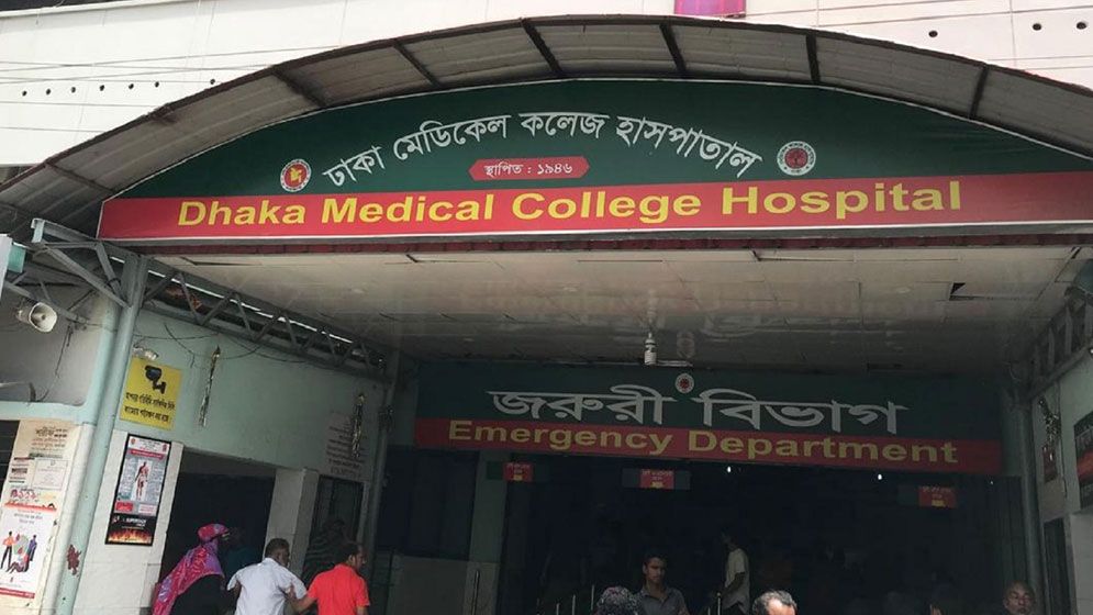 ঢামেক হাসপাতালে অর্ধশত দালাল আটক  