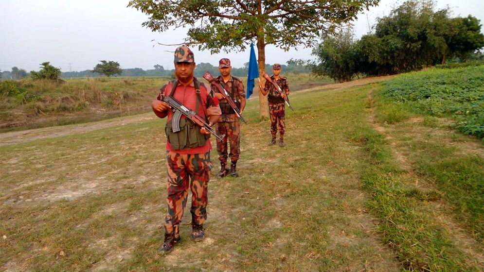 কুষ্টিয়া সীমান্তে সতর্ক অবস্থানে বিজিবি