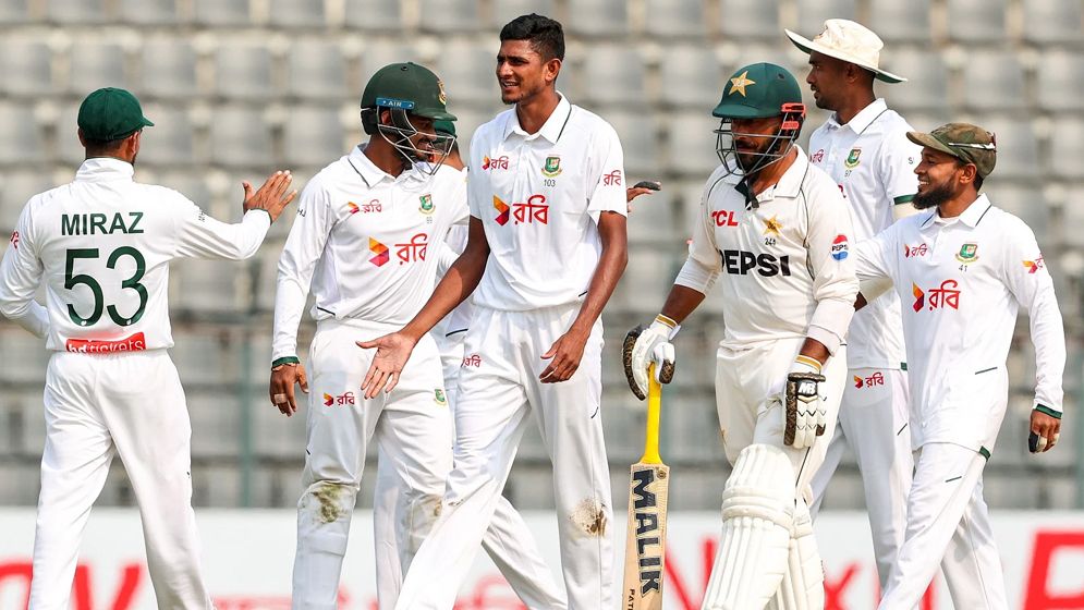 টাইগারদের বোলিং তোপে বিধ্বস্ত পাকিস্তান