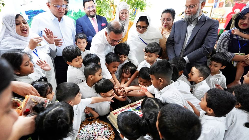 ছোট্ট শিশুদের সঙ্গে প্রধানমন্ত্রীর দুর্দান্ত ১৮ মিনিট