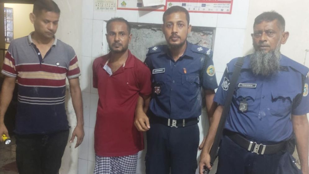ঝালকাঠিতে মৃত্যুদণ্ডপ্রাপ্ত পলাতক আসামি গ্রেপ্তার