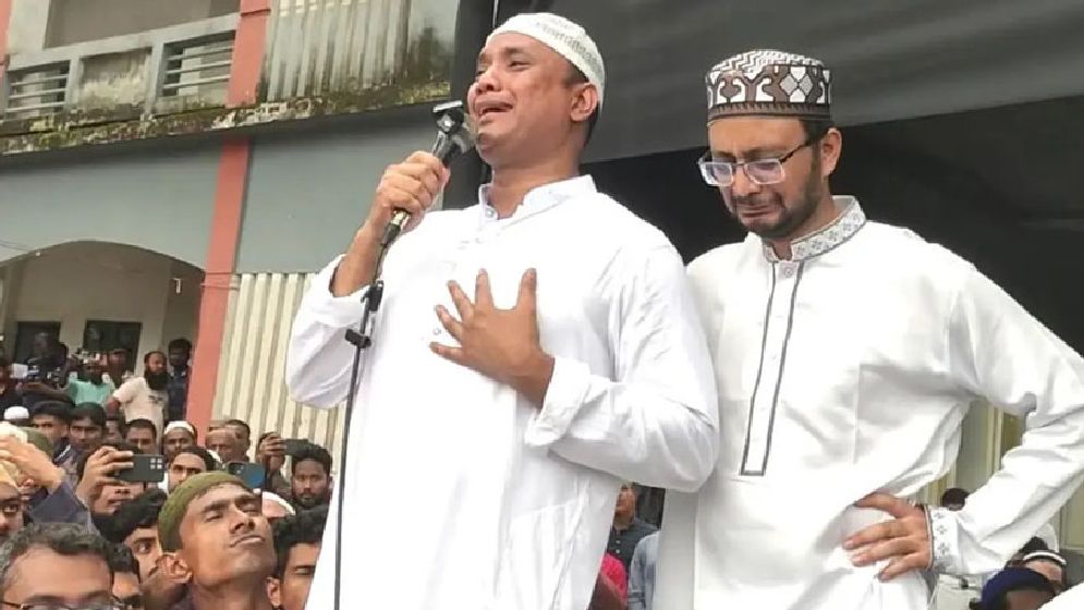 বাবার জানাজায় অংশ নিলেন সাবেক এমপি সুজন