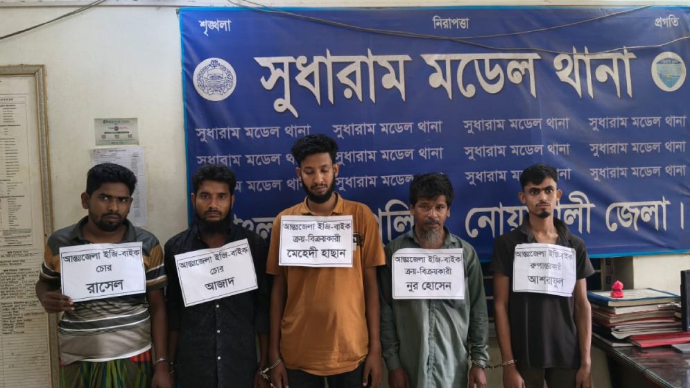 গ্যারেজে চোরাই অটোরিকশা কেনা-বেচা, গ্রেপ্তার ৫