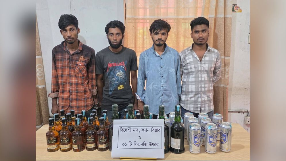 নাঙ্গলকোটে গাঁজা ও বিদেশি মদসহ আটক ৭