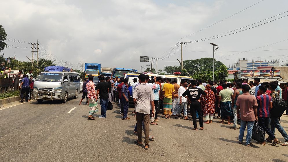 ১০ টাকা চাঁদা না দেওয়ায় চালককে হত্যা