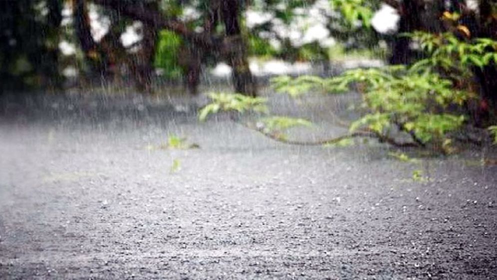 স্বস্তির বৃষ্টিতে ভিজল রাজধানী