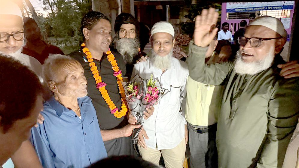 সম্প্রীতির অনন্য দৃষ্টান্ত, পাশাপাশি মন্দির-মাদরাসা ও শ্মশাণ-কবরস্থান