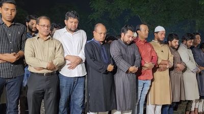 শহীদ মিনারে কারিনার তৃতীয় জানাজায় মানুষের ঢল