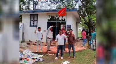 মমতার দলীয়কর্মীকে কুপিয়ে হত্যা, তৃণমূলের বহু কার্যালয়ে ভাঙচুর-অগ্নিসংযোগ