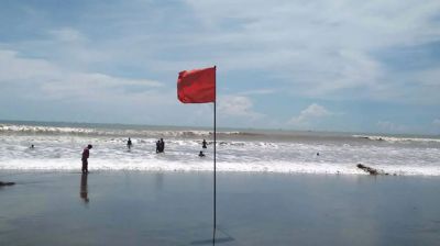 ৩ জেলার জন্য সতর্কবার্তা, নদীবন্দরে হুঁশিয়ারি সংকেত  