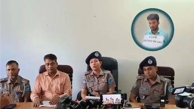 বিয়ের চাপ দেওয়ায় মা ও মেয়েকে হত্যা করে পরকীয়া প্রেমিক