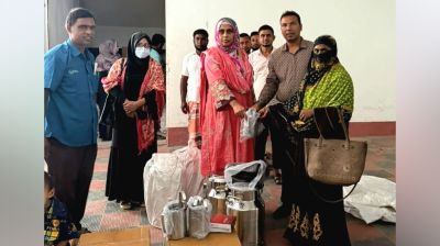 রাজারহাটে খামারিদের মাঝে প্রাণিসম্পদ বিভাগের উপকরণ বিতরণ