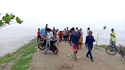 ঝড়ের কবলে যাত্রীবাহী নৌকাডুবি: ৯ জনকে উদ্ধার, নিখোঁজ ১