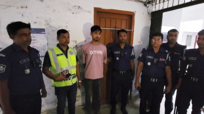 ঘুমন্ত স্ত্রীকে কুপিয়ে হত্যার অভিযোগ, স্বামী আটক