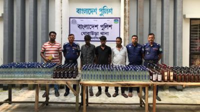 পিকআপে মিললো ৫৪৯ বোতল মদ, আটক ৩