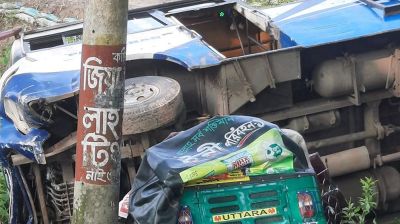 বাসের ধাক্কায় একই পরিবারের তিনজনসহ নিহত ৬