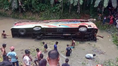 ঈদযাত্রার শুরুতেই সড়কে ঝরল ১২ প্রাণ