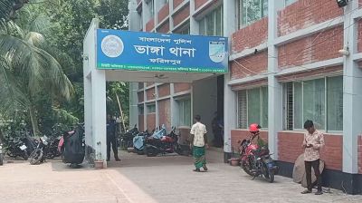 বিকল ট্রাক মেরামতের সময় বাসচাপায় ঝরলো বাবা-ছেলের প্রাণ  