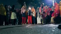 ছাত্ররাজনীতি নিষিদ্ধের দাবিতে মধ্যরাতে ইডেন মহিলা কলেজে বিক্ষোভ  