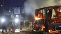 রণক্ষেত্র চট্টগ্রাম, পুলিশের গাড়িতে আগুন