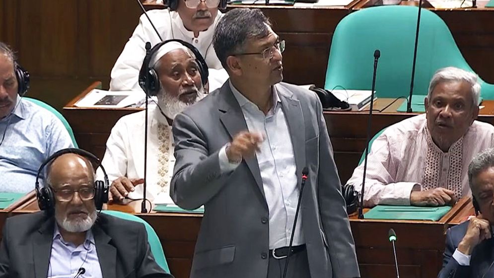 বিতর্কিত কনটেন্ট সরাতে ফেসবুককে বাধ্য করার মতো আইন হচ্ছে
