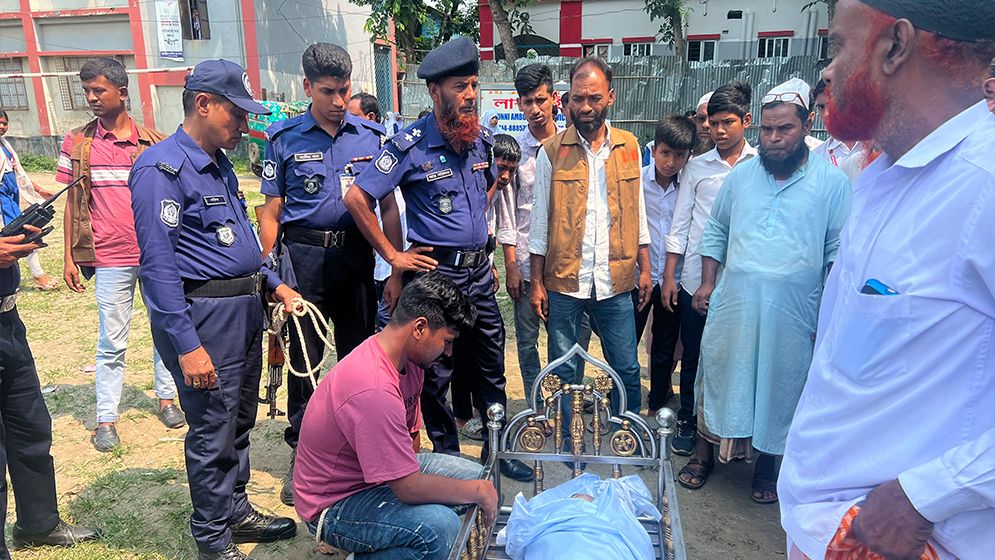 পুলিশি পাহারায় জানাজা শেষে কারাগারে ফেরত
