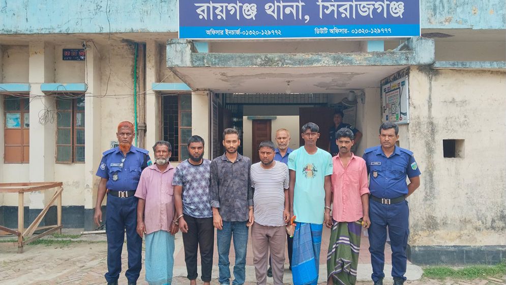 পুলিশের অভিযান, ডাকাতসহ বিভিন্ন মামলার ৬ আসামি গ্রেপ্তার