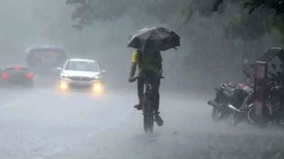 দুপুরের মধ্যে বজ্রসহ বৃষ্টি হতে পারে দেশের ১৭ অঞ্চলে 