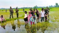 পঞ্চগড় সীমান্তে উত্তেজনা, জিরো লাইনে ১০ নারী-পুরুষ
